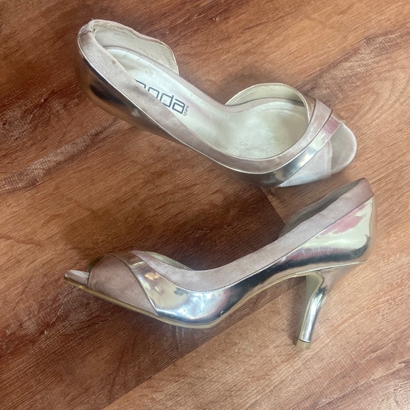 Moda Spana Metallic Gold & Satin Open Toe Heels 8.5